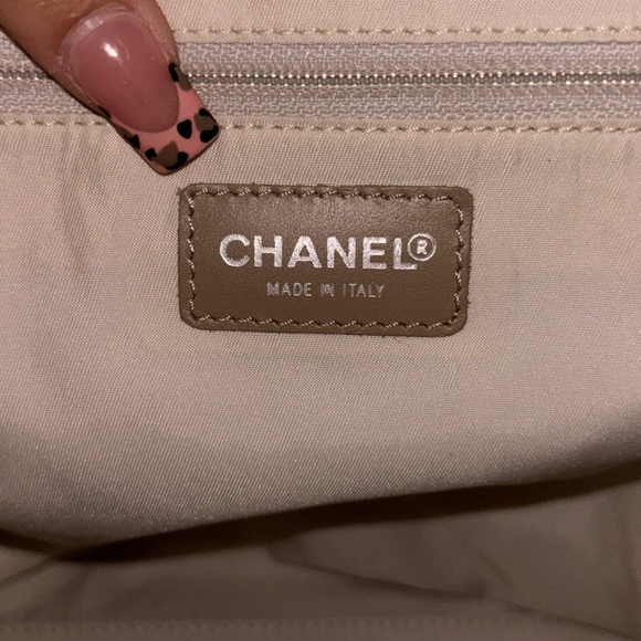 Chanel - Picture 5 of 9